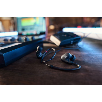 Наушники вкладыши Sennheiser IE 100 PRO 1.3м черный проводные в ушной раковине (508940) -7