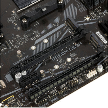 Материнская плата Gigabyte B550M DS3H Soc-AM4 AMD B550 4xDDR4 mATX AC`97 8ch(7.1) GbLAN RAID+DVI+HDMI -14