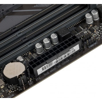 Материнская плата Gigabyte B550M DS3H Soc-AM4 AMD B550 4xDDR4 mATX AC`97 8ch(7.1) GbLAN RAID+DVI+HDMI -12