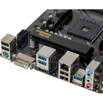 Материнская плата Gigabyte B550M DS3H Soc-AM4 AMD B550 4xDDR4 mATX AC`97 8ch(7.1) GbLAN RAID+DVI+HDMI -4